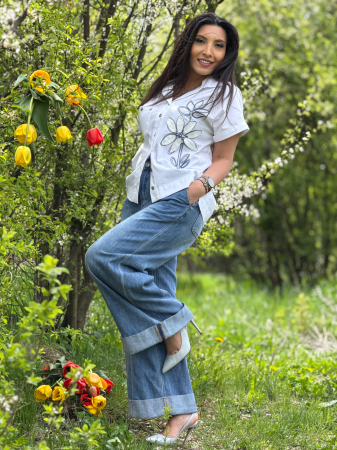 Camasa alba cu broderie florala [5]