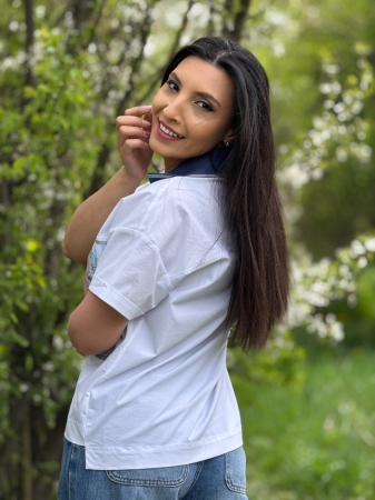 Camasa alba cu guler contrastant si imprimeu artistic [2]