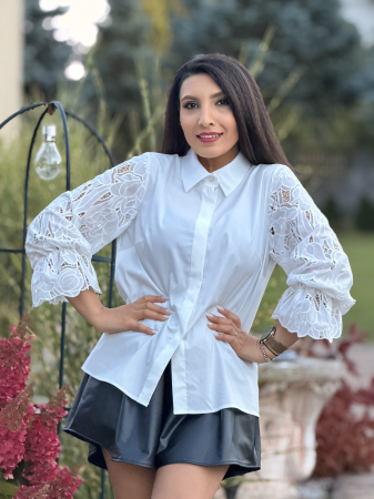 Noutati - Camasa alba cu maneca din dantela