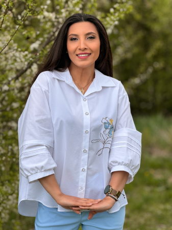 Noutati - Camasa alba cu nasturi si broderie florala