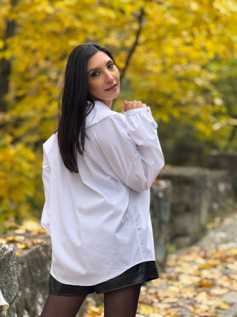 Camasa alba cu volane si decolteu in V [3]