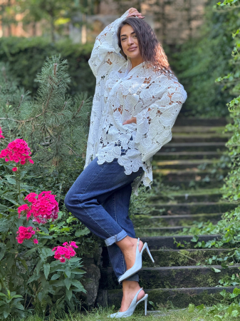 Noutati - Camasa alba din dantela cu broderie florala
