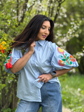 Camasa albastra cu broderie florala pe maneci [4]