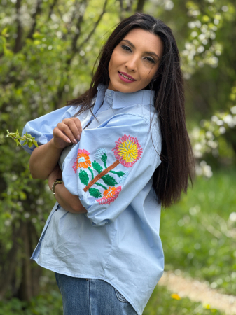 Camasa albastra cu broderie florala pe maneci [2]