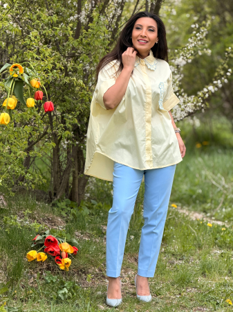 Camasa cu aplicatii brodate stil floral pe guler si buzunar [8]