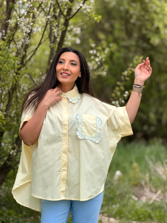 Camasa cu aplicatii brodate stil floral pe guler si buzunar [5]