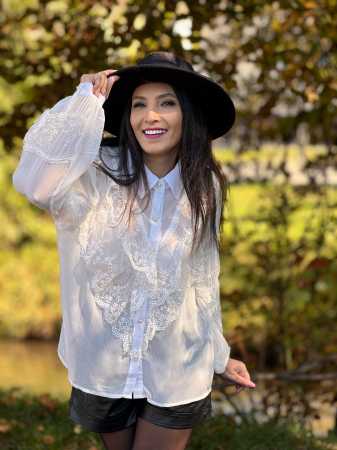 Camasa cu aplicatii din dantela brodata [4]