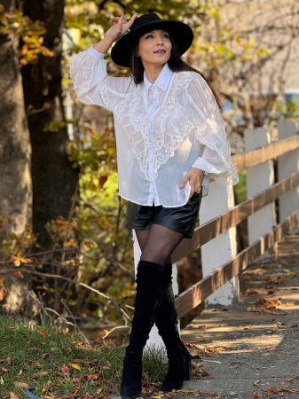 Camasa cu aplicatii din dantela brodata [1]