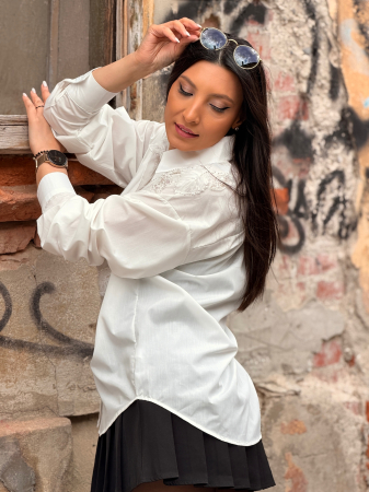 Camasa cu aplicatii florale brodate cu perle si paiete [6]