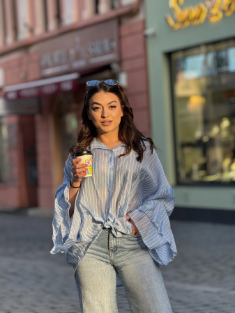 Noutati - Camasa cu dungi si nasturi pe croi lejer