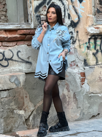 Camasa cu flori negre aplicate si broderie in partea de jos [3]