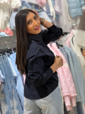 Camasa cu guler clasic si broderie perforata florala [3]