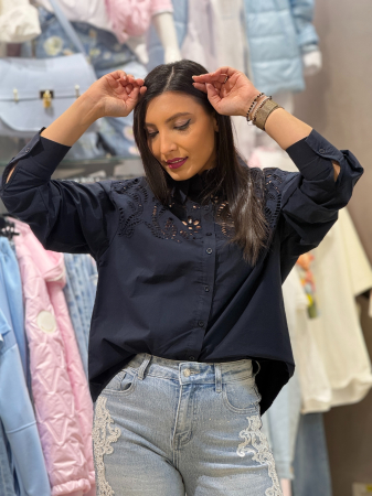 Camasa cu guler clasic si broderie perforata florala [1]