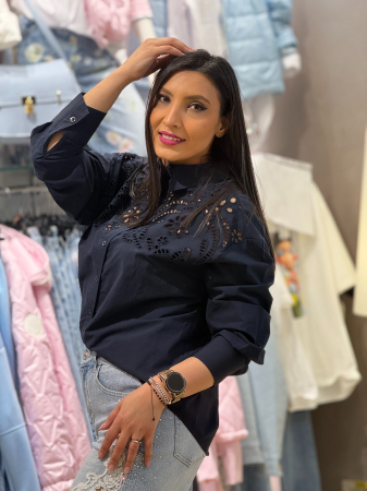 Camasa cu guler clasic si broderie perforata florala [2]