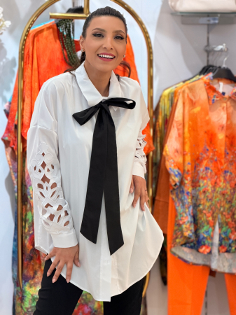 Imbracaminte de dama - Camasa cu maneca perforata si funda la gat