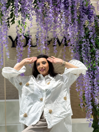 Camasa din bumbac cu maneca cu volane si flori aplicate [4]