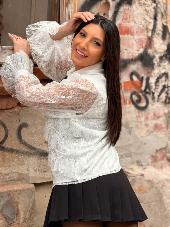 Camasa din dantela si aplicatii decorative cu perle si strasuri [1]