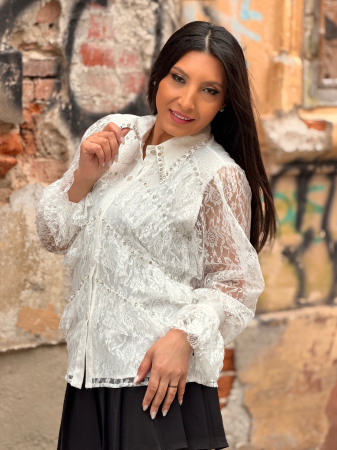 Camasa din dantela si aplicatii decorative cu perle si strasuri [2]