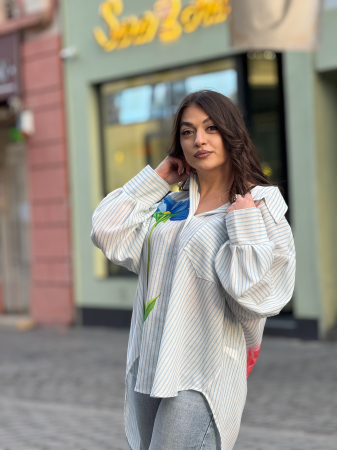 Cămașă dungată cu flori pictate [2]