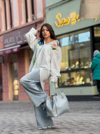 Cămașă dungată cu flori pictate [4]