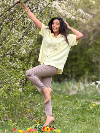 Camasa galben pastel cu broderie florala [4]