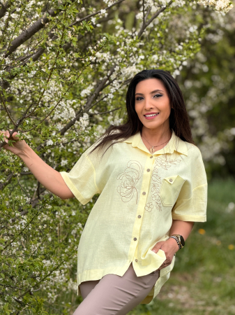 Camasa galben pastel cu broderie florala [1]