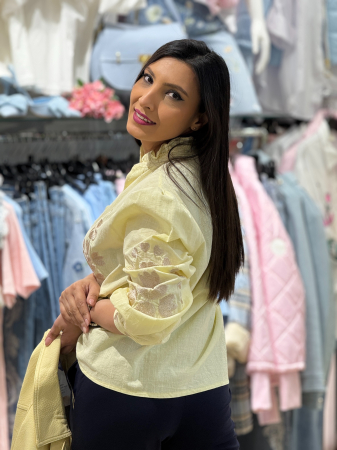 Camasa galbena cu detalii brodate floral [2]