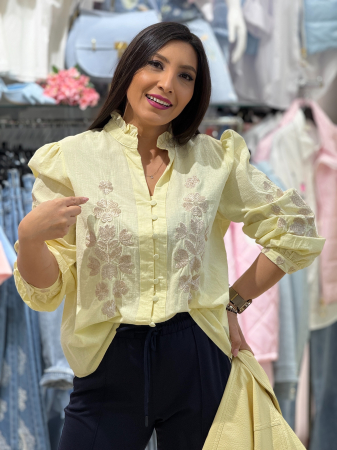 Noutati - Camasa galbena cu detalii brodate floral