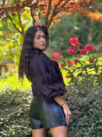 Camasa neagra cu volane [2]