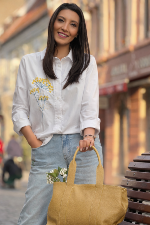 Noutati - Camasa oversize cu imprimeu floare galbena brodata