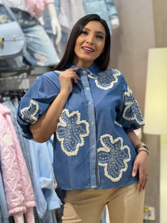 Noutati - Camasa tip denim cu broderie aplicata si detalii franjurate