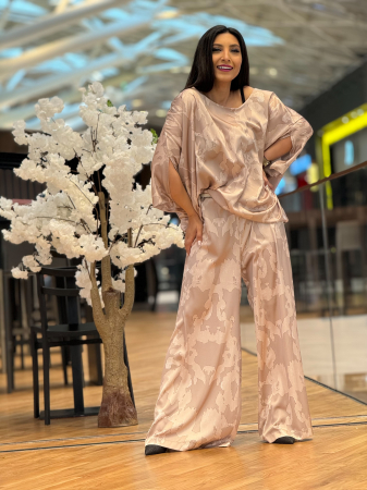 Promotii - Compleu bej cu flori albe