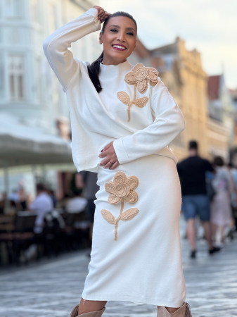 COLECTIA DE TOAMNA - Compleu cu bluza cu floare si fusta