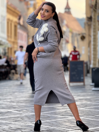 Compleu cu bluza cu floare si fusta [4]