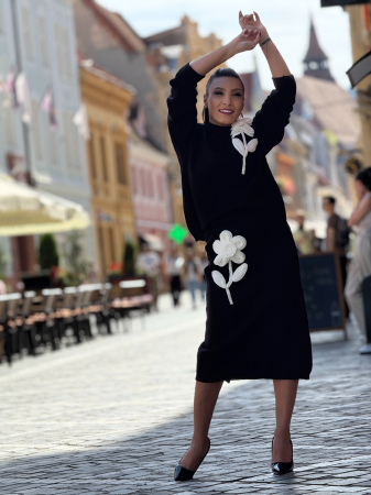 COLECTIA DE TOAMNA - Compleu cu bluza cu floare si fusta