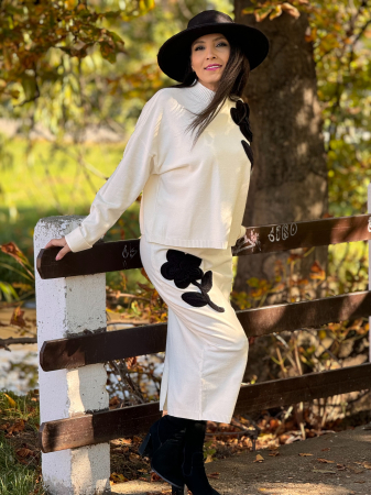 Compleuri si costume - Compleu cu detaliu floare