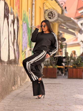 Compleu cu insertii si aplicatii decorative din dantela si perle [2]