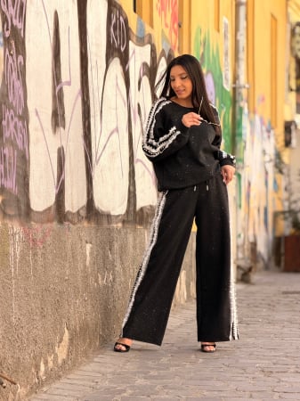 Noutati - Compleu cu insertii si aplicatii decorative din dantela si perle