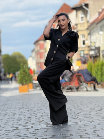 Compleu cu maneci voluminoase si nasturi decorativi [2]