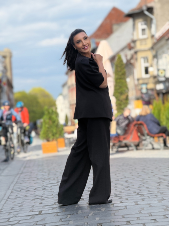 Compleu cu maneci voluminoase si nasturi decorativi [4]