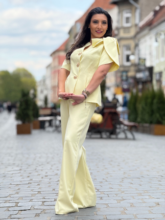 Compleu cu maneci voluminoase si nasturi decorativi [1]