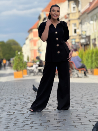 Compleuri si costume - Compleu cu maneci voluminoase si nasturi decorativi