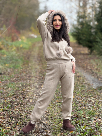 Compleu tricotat cu blanita la gluga [1]