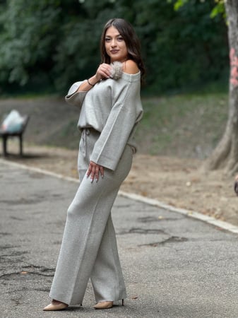 Imbracaminte de dama - Compleu tricotat cu bluza cu ciucure