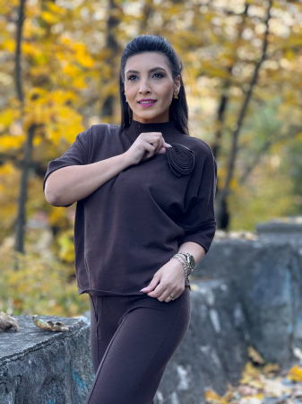 Compleu tricotat cu floare in piept [1]