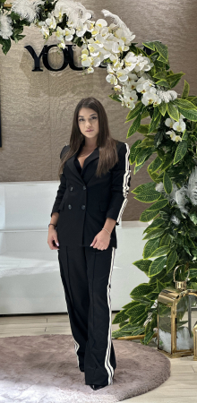 Compleuri si costume - Costum cu dunga alba