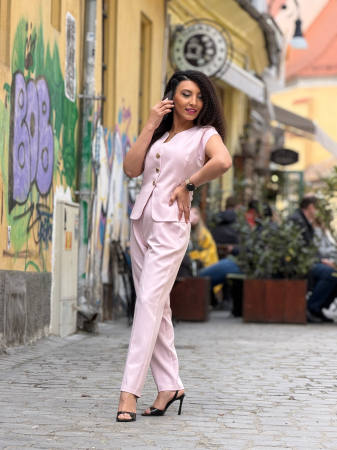 Costum cu nasturi si umeri goi [2]