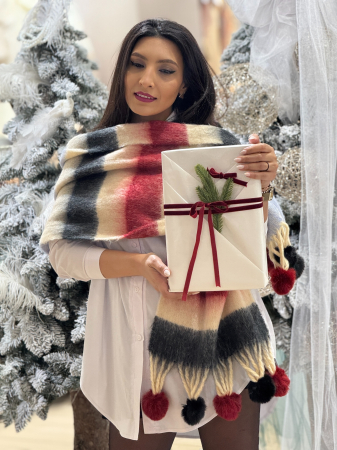 CADOURI DE CRACIUN - Esarfa colorata cu ciucurei