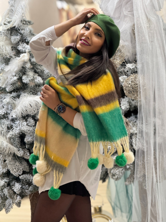 Esarfa colorata cu ciucurei [1]