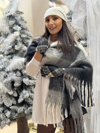 Esarfa in carouri cu franjuri [1]